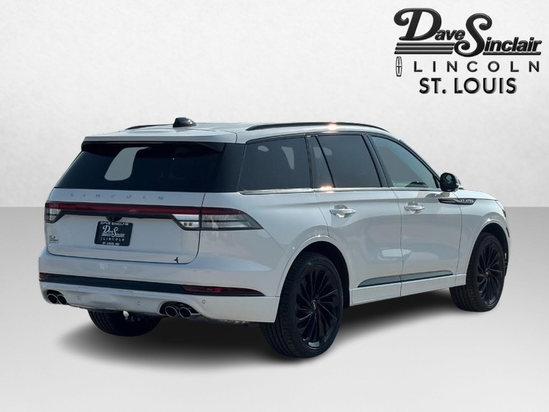 Lincoln Aviator Vehicle Full-screen Gallery Image 03