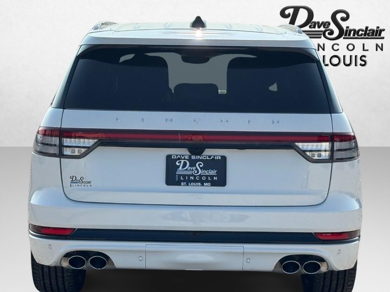 Lincoln Aviator Vehicle Full-screen Gallery Image 04
