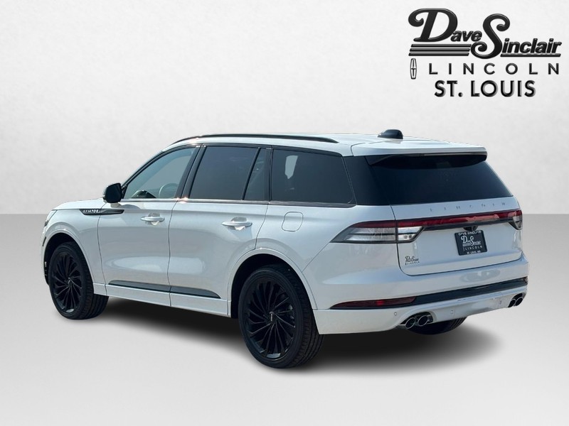 Lincoln Aviator Vehicle Full-screen Gallery Image 05