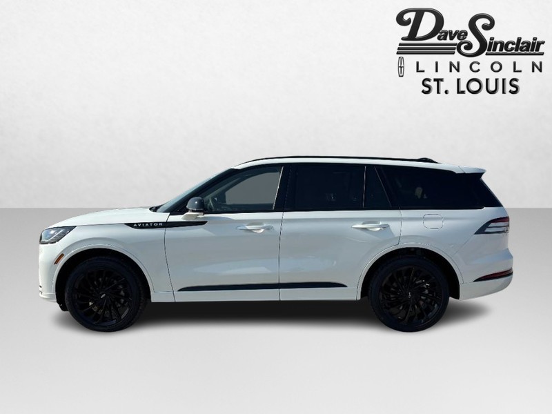 Lincoln Aviator Vehicle Full-screen Gallery Image 06