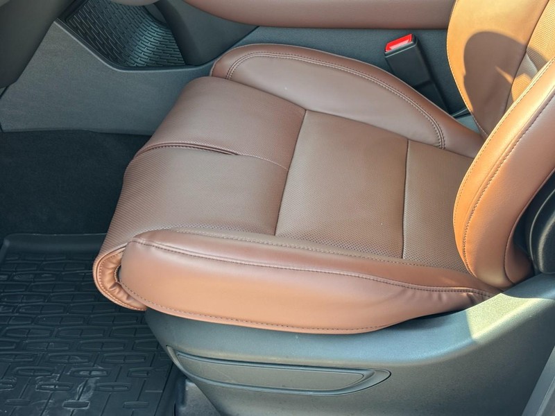 Lincoln Aviator Vehicle Full-screen Gallery Image 17