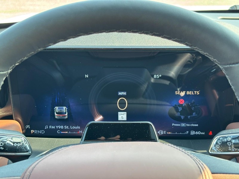 Lincoln Aviator Vehicle Full-screen Gallery Image 21