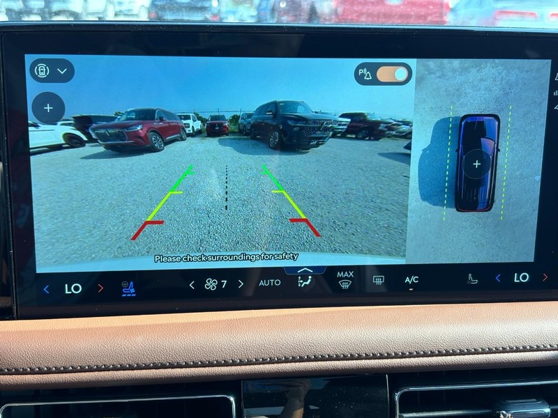 Lincoln Aviator Vehicle Full-screen Gallery Image 24