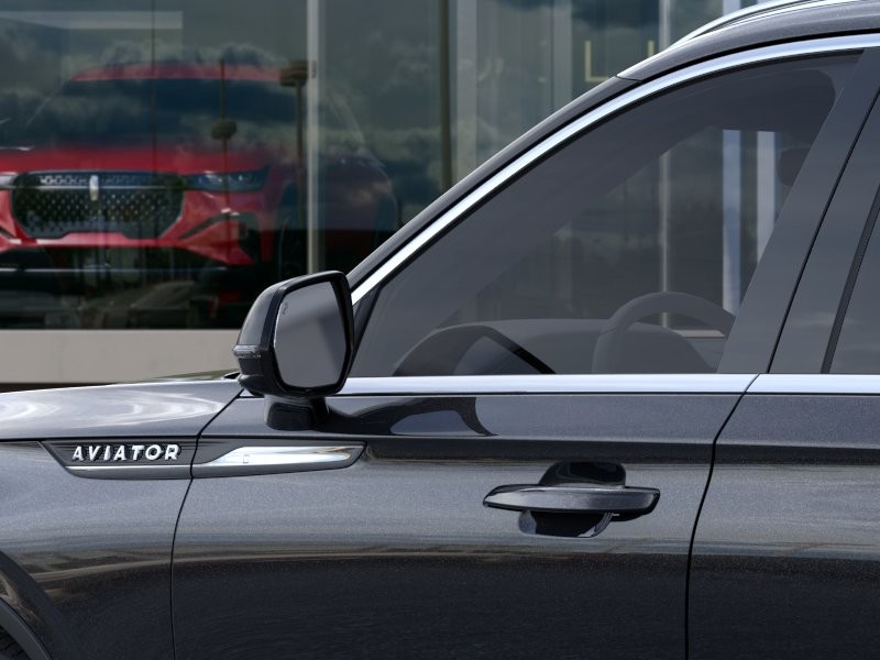 Lincoln Aviator Vehicle Full-screen Gallery Image 21