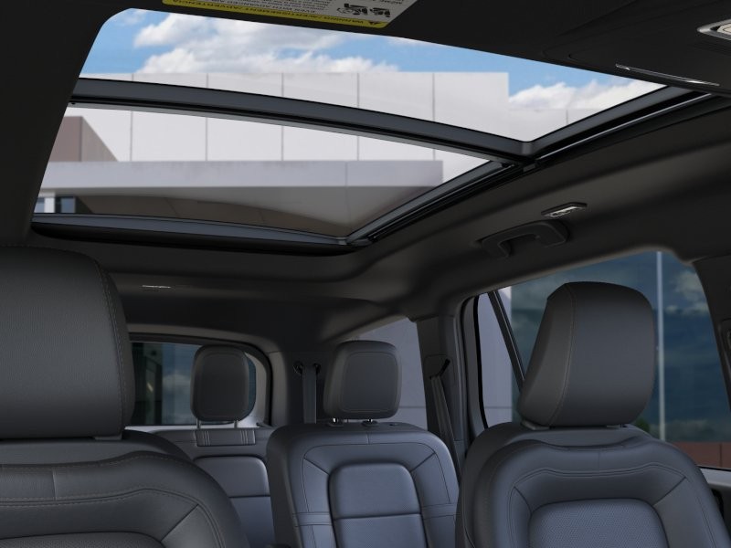 Lincoln Aviator Vehicle Full-screen Gallery Image 23