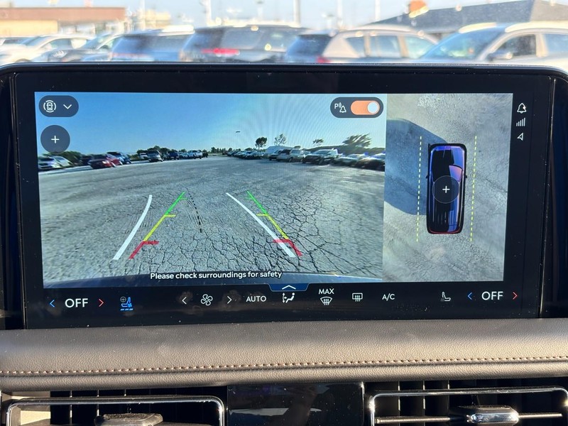 Lincoln Aviator Vehicle Full-screen Gallery Image 24