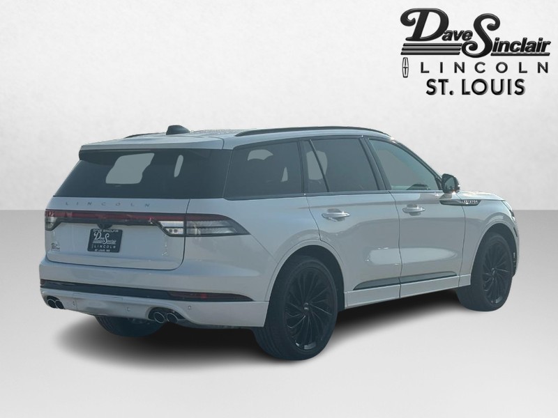 Lincoln Aviator Vehicle Full-screen Gallery Image 03