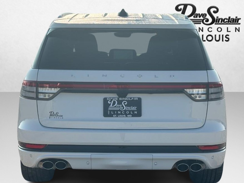 Lincoln Aviator Vehicle Full-screen Gallery Image 04