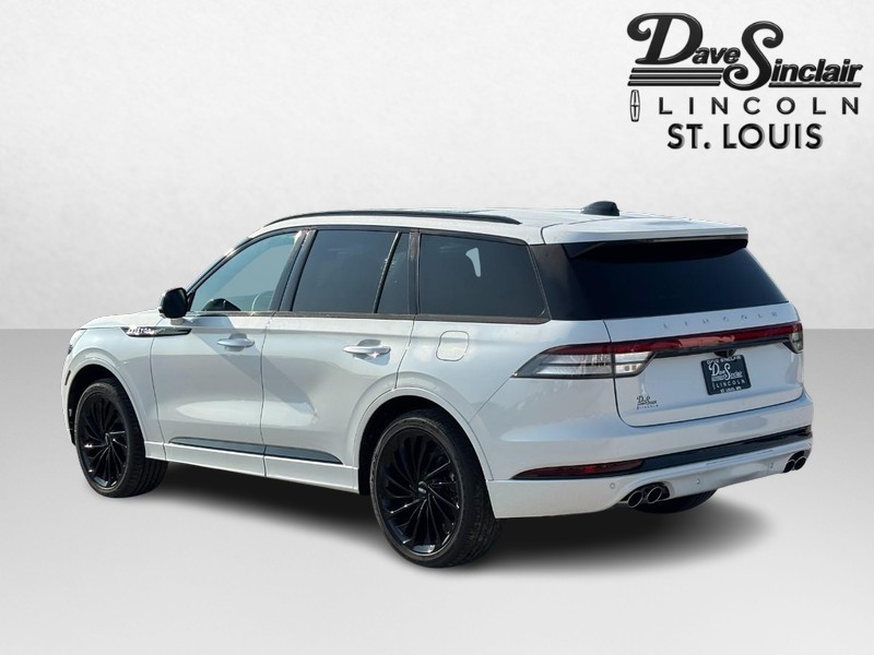 Lincoln Aviator Vehicle Full-screen Gallery Image 05