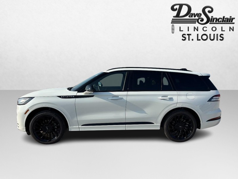 Lincoln Aviator Vehicle Full-screen Gallery Image 06