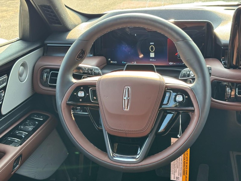Lincoln Aviator Vehicle Full-screen Gallery Image 17