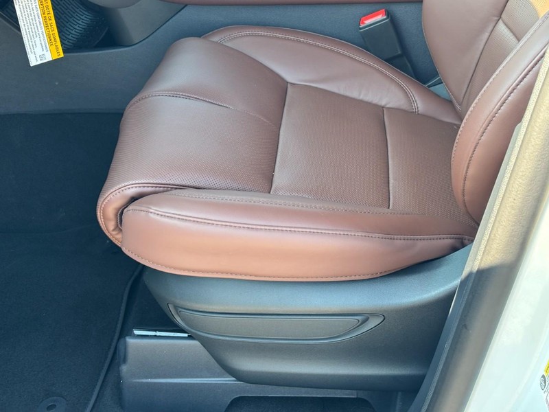 Lincoln Aviator Vehicle Full-screen Gallery Image 18