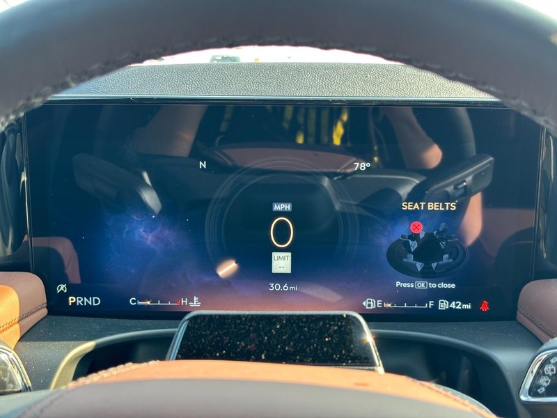 Lincoln Aviator Vehicle Full-screen Gallery Image 20