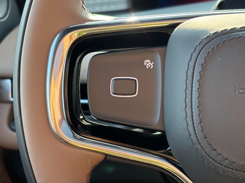 Lincoln Navigator Vehicle Full-screen Gallery Image 19