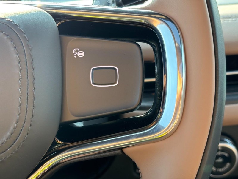 Lincoln Navigator Vehicle Full-screen Gallery Image 20