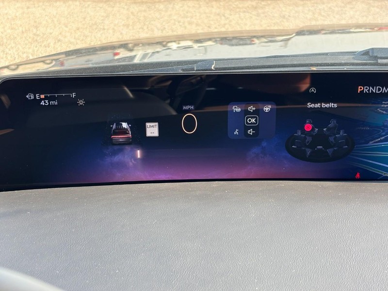 Lincoln Navigator Vehicle Full-screen Gallery Image 21