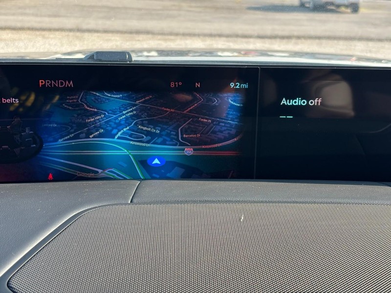 Lincoln Navigator Vehicle Full-screen Gallery Image 22