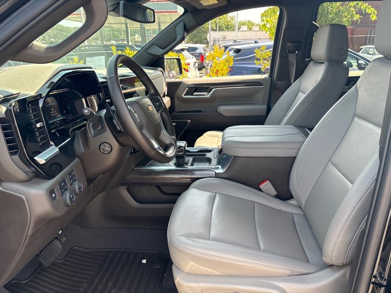 Chevrolet Silverado 1500 Vehicle Full-screen Gallery Image 05