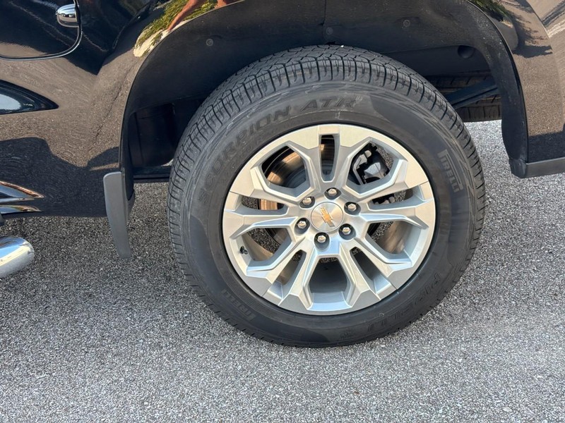 Chevrolet Silverado 1500 Vehicle Full-screen Gallery Image 10