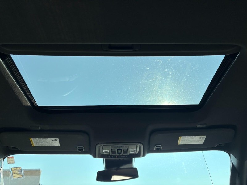 Chevrolet Silverado 1500 Vehicle Full-screen Gallery Image 12