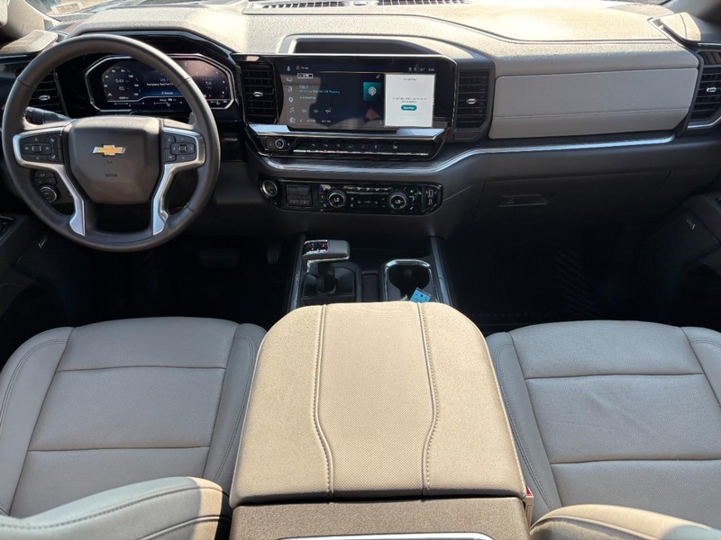 Chevrolet Silverado 1500 Vehicle Full-screen Gallery Image 14