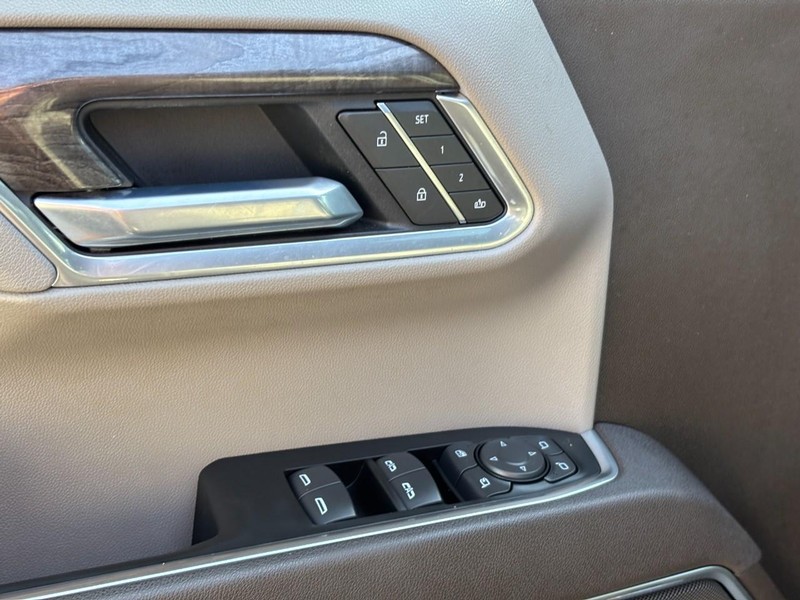 Chevrolet Silverado 1500 Vehicle Full-screen Gallery Image 17