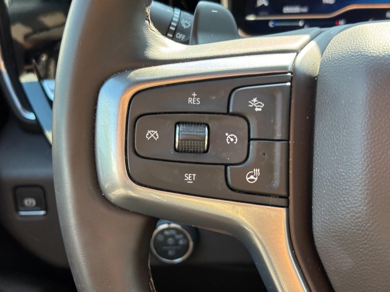 Chevrolet Silverado 1500 Vehicle Full-screen Gallery Image 18
