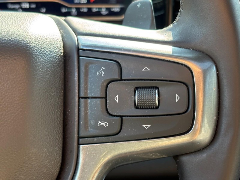 Chevrolet Silverado 1500 Vehicle Full-screen Gallery Image 19