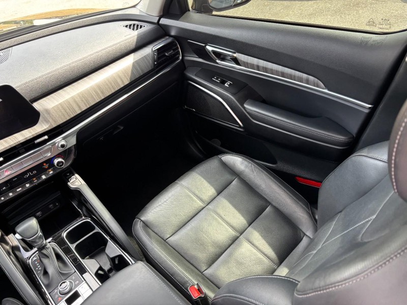 Kia Telluride Vehicle Full-screen Gallery Image 18