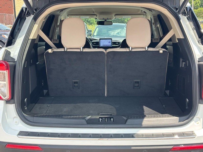 Ford Explorer Vehicle Full-screen Gallery Image 10