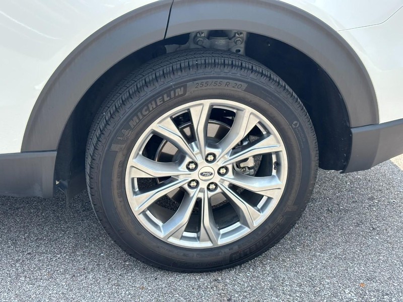 Ford Explorer Vehicle Full-screen Gallery Image 11