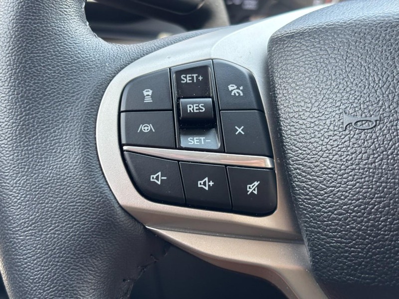 Ford Explorer Vehicle Full-screen Gallery Image 19