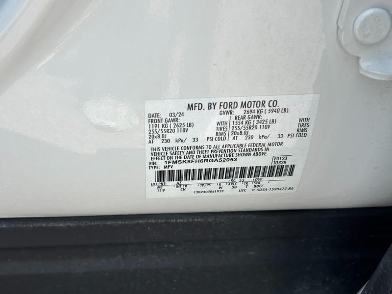 Ford Explorer Vehicle Full-screen Gallery Image 26