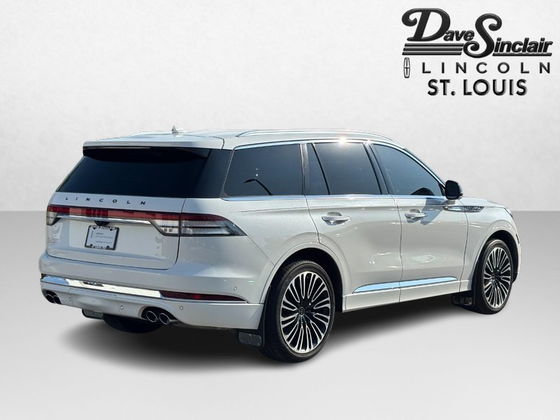 Lincoln Aviator Vehicle Full-screen Gallery Image 03