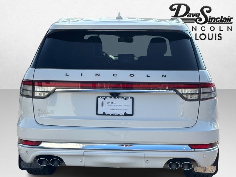 Lincoln Aviator Vehicle Full-screen Gallery Image 04