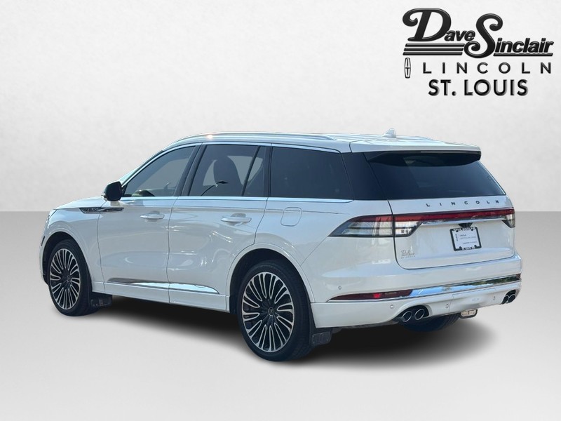 Lincoln Aviator Vehicle Full-screen Gallery Image 05