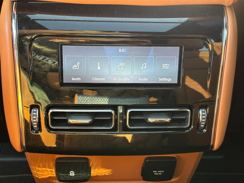 Lincoln Aviator Vehicle Full-screen Gallery Image 14