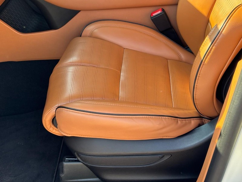 Lincoln Aviator Vehicle Full-screen Gallery Image 18