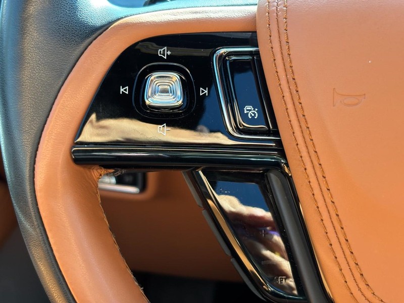 Lincoln Aviator Vehicle Full-screen Gallery Image 20