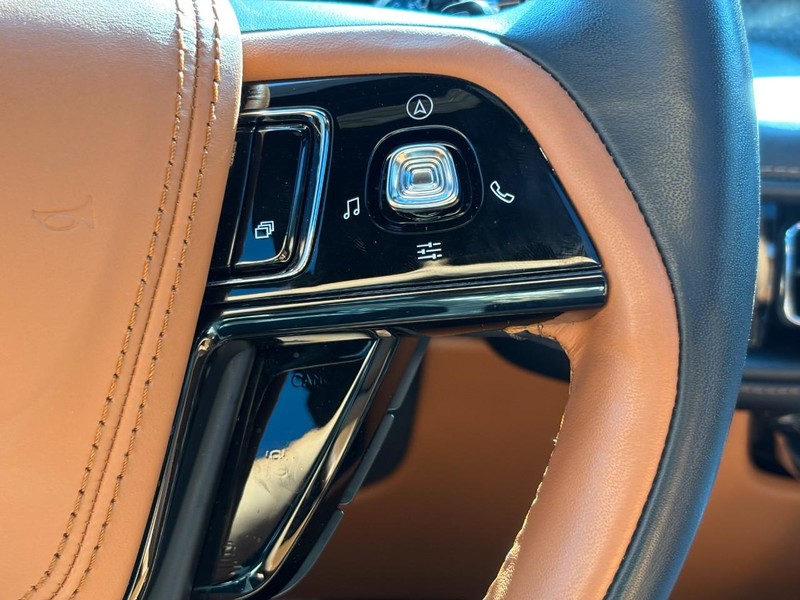 Lincoln Aviator Vehicle Full-screen Gallery Image 21