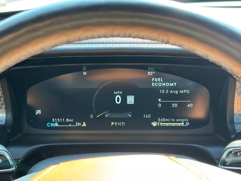 Lincoln Aviator Vehicle Full-screen Gallery Image 22