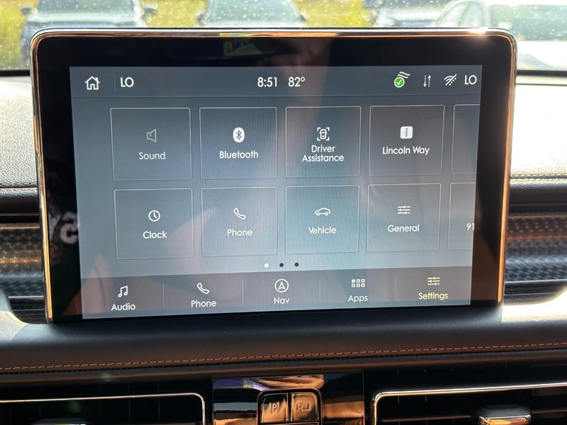 Lincoln Aviator Vehicle Full-screen Gallery Image 23