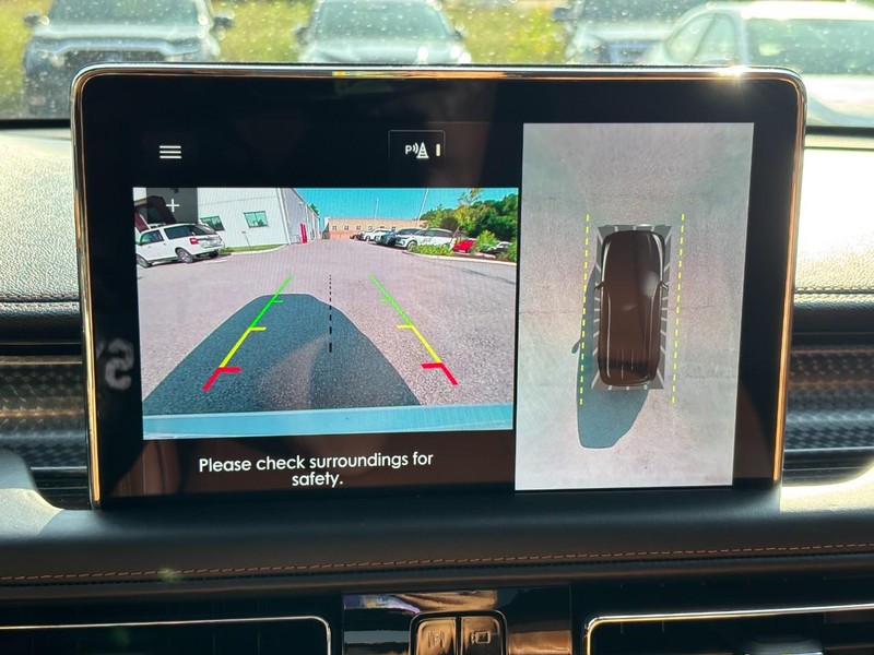 Lincoln Aviator Vehicle Full-screen Gallery Image 25
