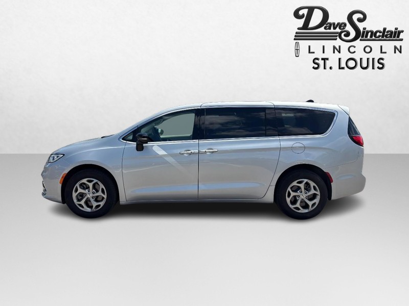 Chrysler Pacifica Vehicle Full-screen Gallery Image 06