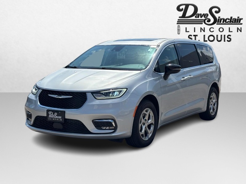 Chrysler Pacifica Vehicle Full-screen Gallery Image 07
