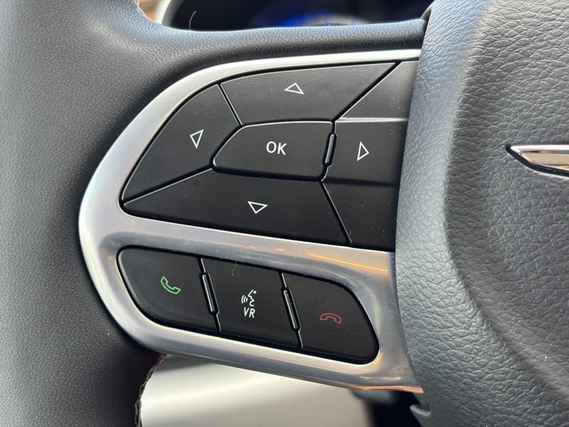 Chrysler Pacifica Vehicle Full-screen Gallery Image 20