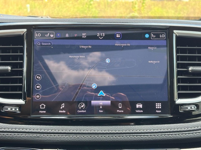 Chrysler Pacifica Vehicle Full-screen Gallery Image 24