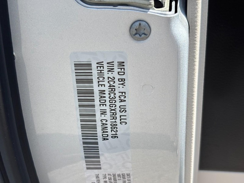 Chrysler Pacifica Vehicle Full-screen Gallery Image 27