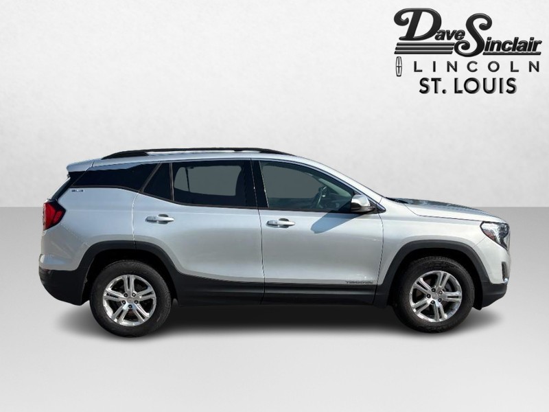 GMC Terrain Vehicle Full-screen Gallery Image 02