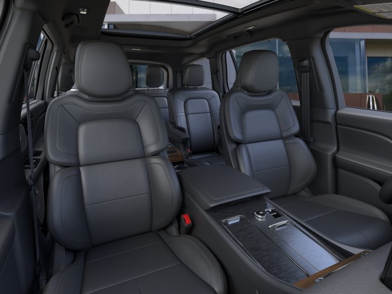 Lincoln Aviator Vehicle Full-screen Gallery Image 11